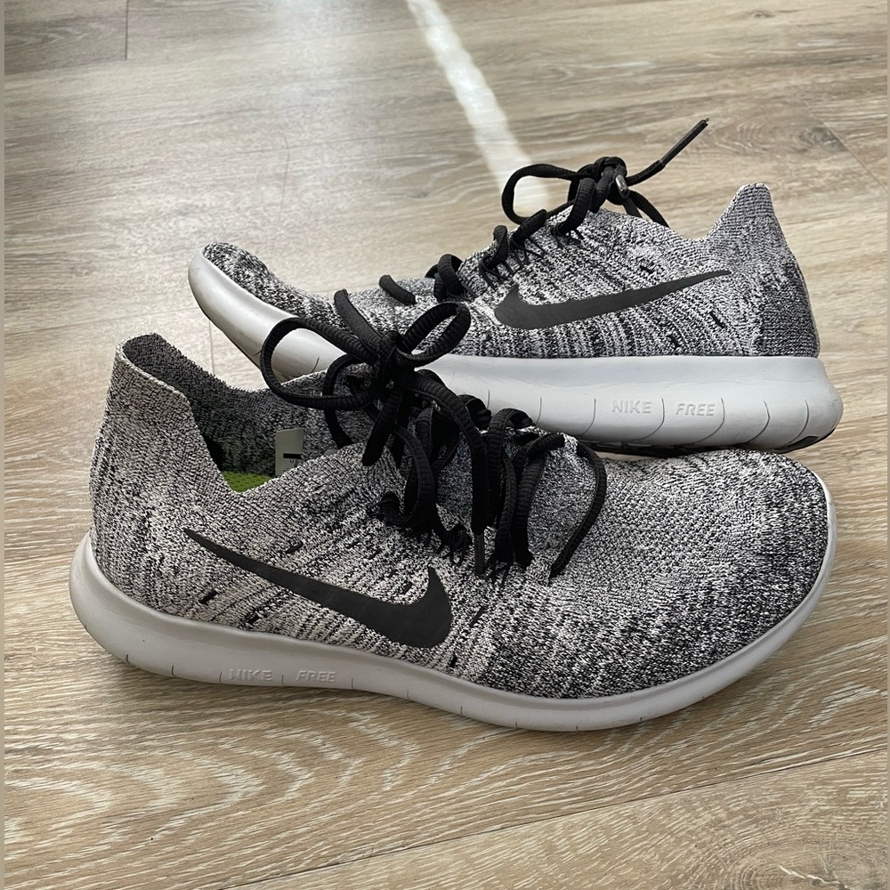 Nike women’s run free flyknit size 8 black white